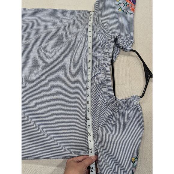 Gorgeous pinstripe off the shoulder peasant style blouse w/floral embroidery L - Picture 5 of 8